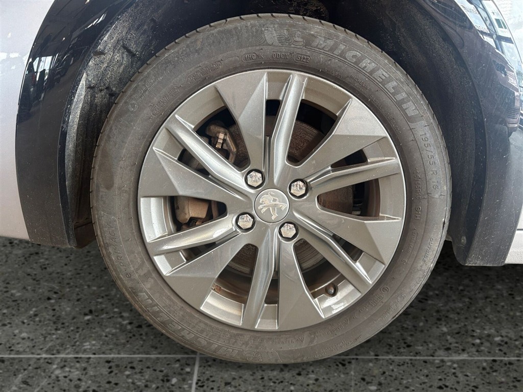 Peugeot e-208 EL Allure 136HK 5d Aut. - Image 4