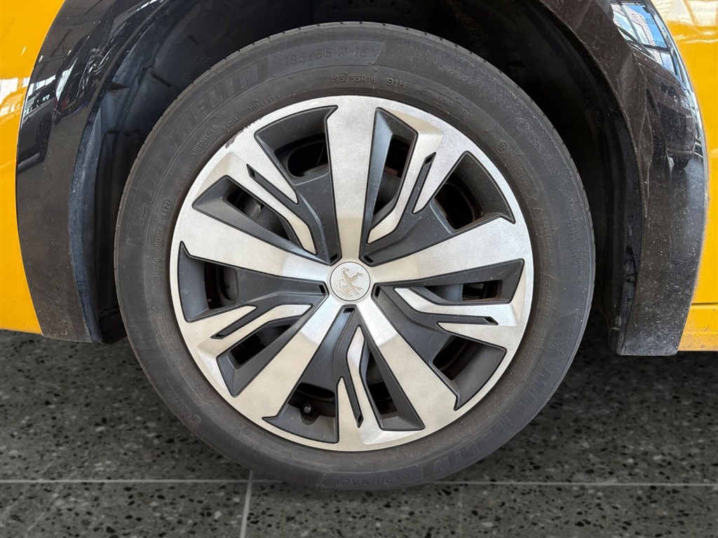Peugeot e-208 EL Active 136HK 5d Aut. - Image 4