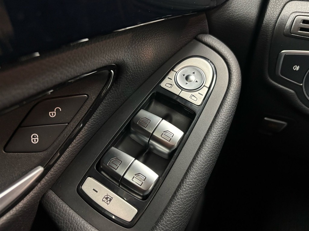 Mercedes-Benz GLC250 2,0 Progressive 4Matic 9G-Tronic 211HK 5d 9g Aut. - Image 15