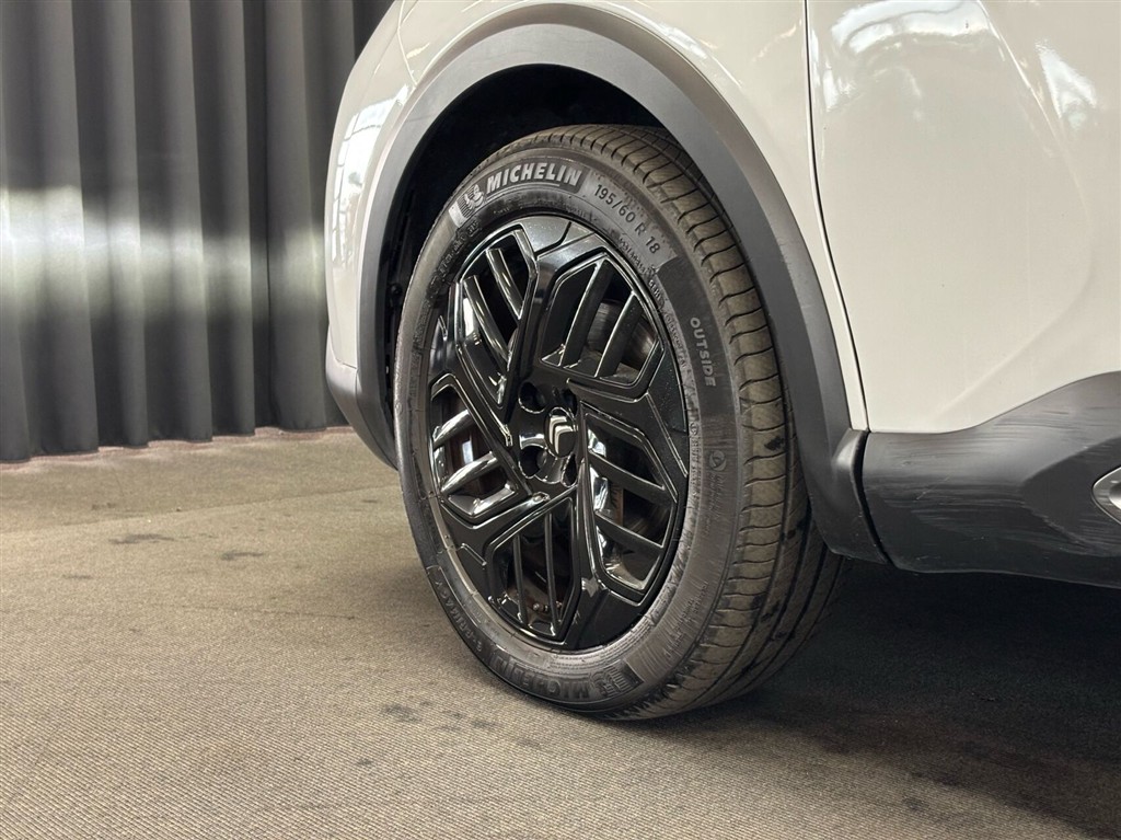 Citroën e-C4 X EL E-SERIES 156HK 5d Aut. - Image 5