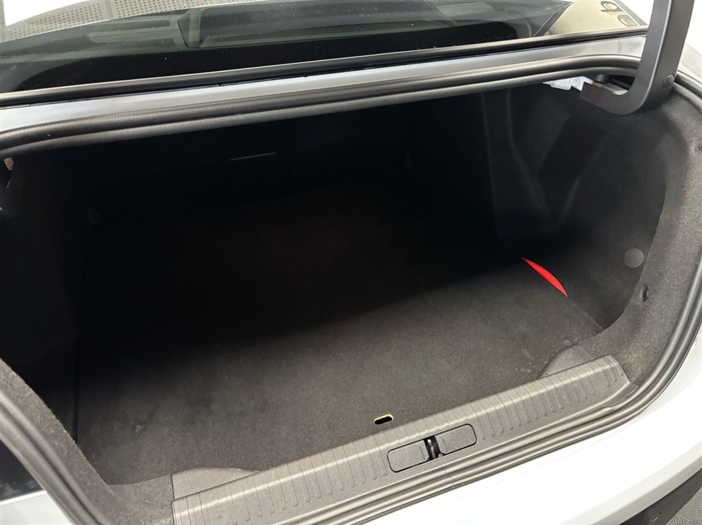 Citroën e-C4 X EL E-SERIES 156HK 5d Aut. - Image 6
