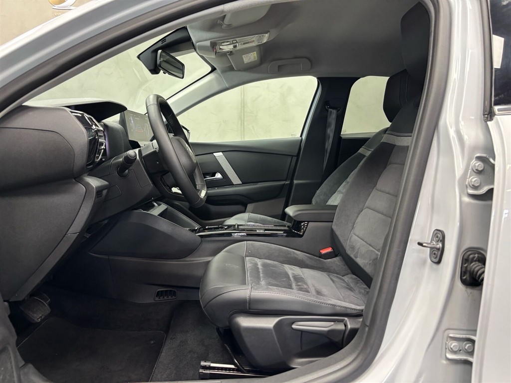 Citroën e-C4 X EL E-SERIES 156HK 5d Aut. - Image 7