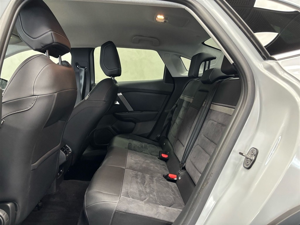 Citroën e-C4 X EL E-SERIES 156HK 5d Aut. - Image 8