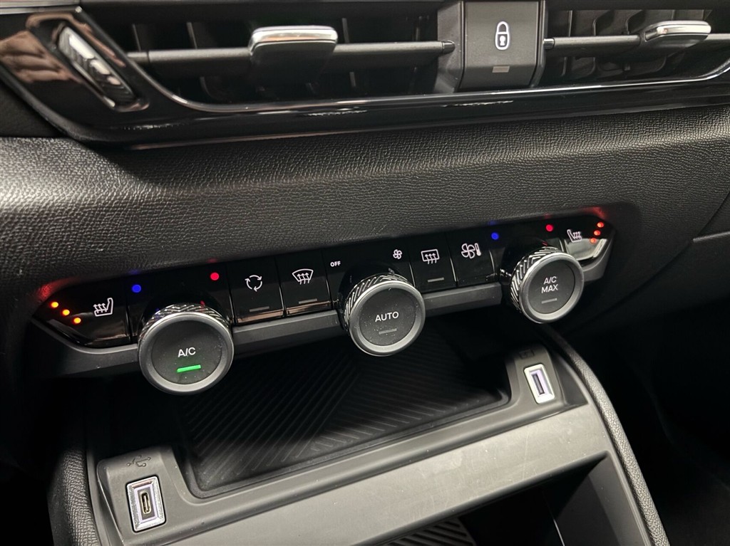 Citroën e-C4 X EL E-SERIES 156HK 5d Aut. - Image 13