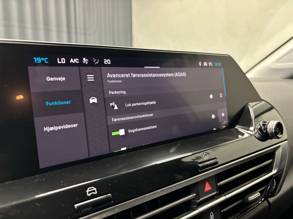 Citroën e-C4 X EL E-SERIES 156HK 5d Aut. - Image 17