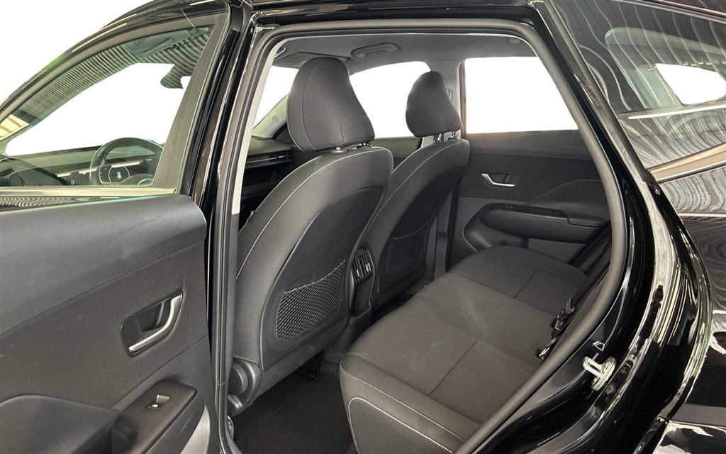 Hyundai Kona Electric 65,4 kWh Essential Long Range 217HK 5d Aut. - Image 10