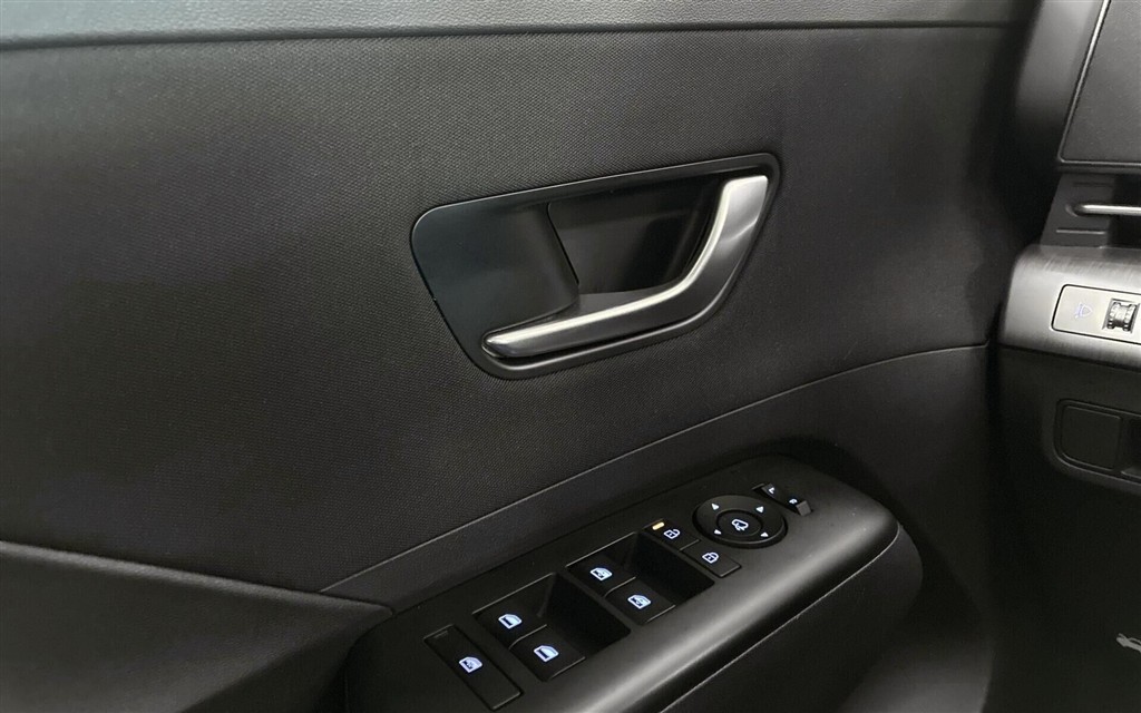 Hyundai Kona Electric 65,4 kWh Essential Long Range 217HK 5d Aut. - Image 15