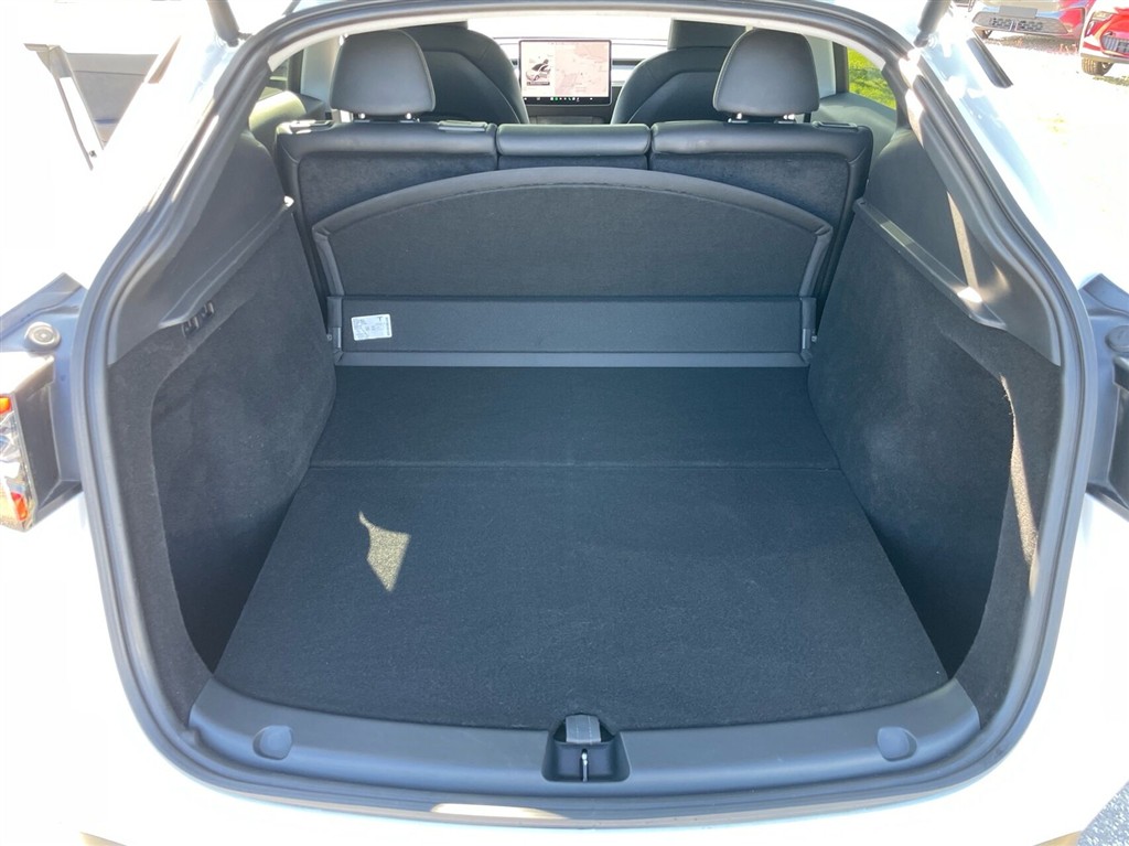 Tesla Model Y EL Long Range AWD 514HK 5d Aut. - Image 14