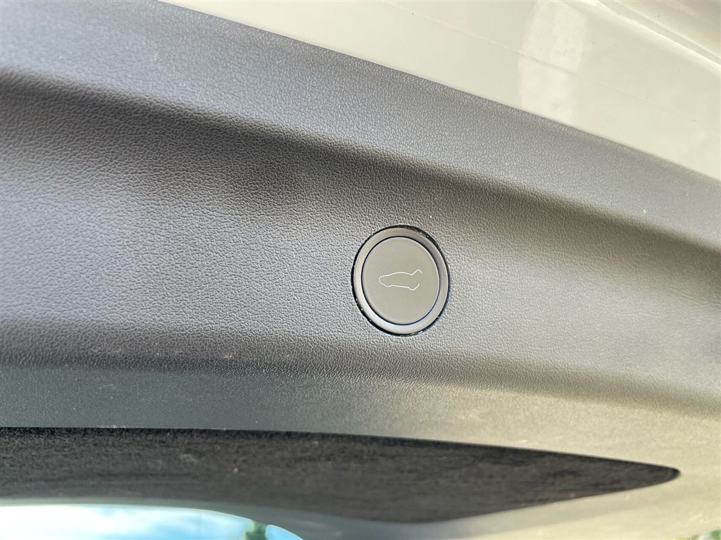 Tesla Model Y EL Long Range AWD 514HK 5d Aut. - Image 15