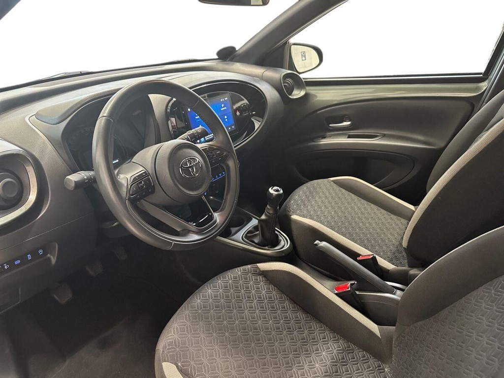 Toyota Aygo X 1,0 VVT-I Pulse 72HK 5d - Image 3