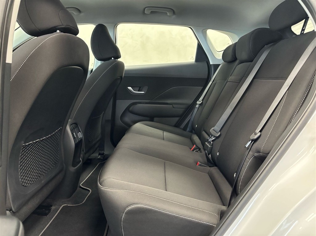 Hyundai Kona Electric 65,4 kWh Essential Long Range 217HK 5d Aut. - Image 9