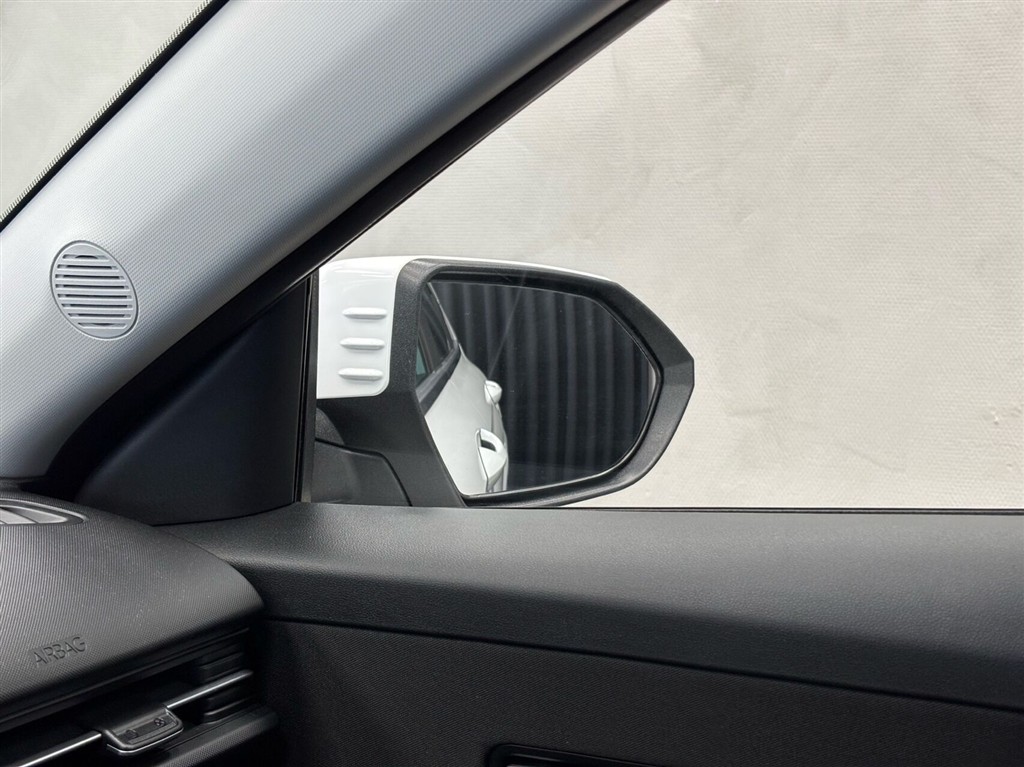 Hyundai Kona Electric 65,4 kWh Essential Long Range 217HK 5d Aut. - Image 32