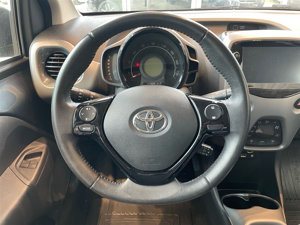 Toyota Aygo 1,0 VVT-I X-pression 72HK 5d - Image 9