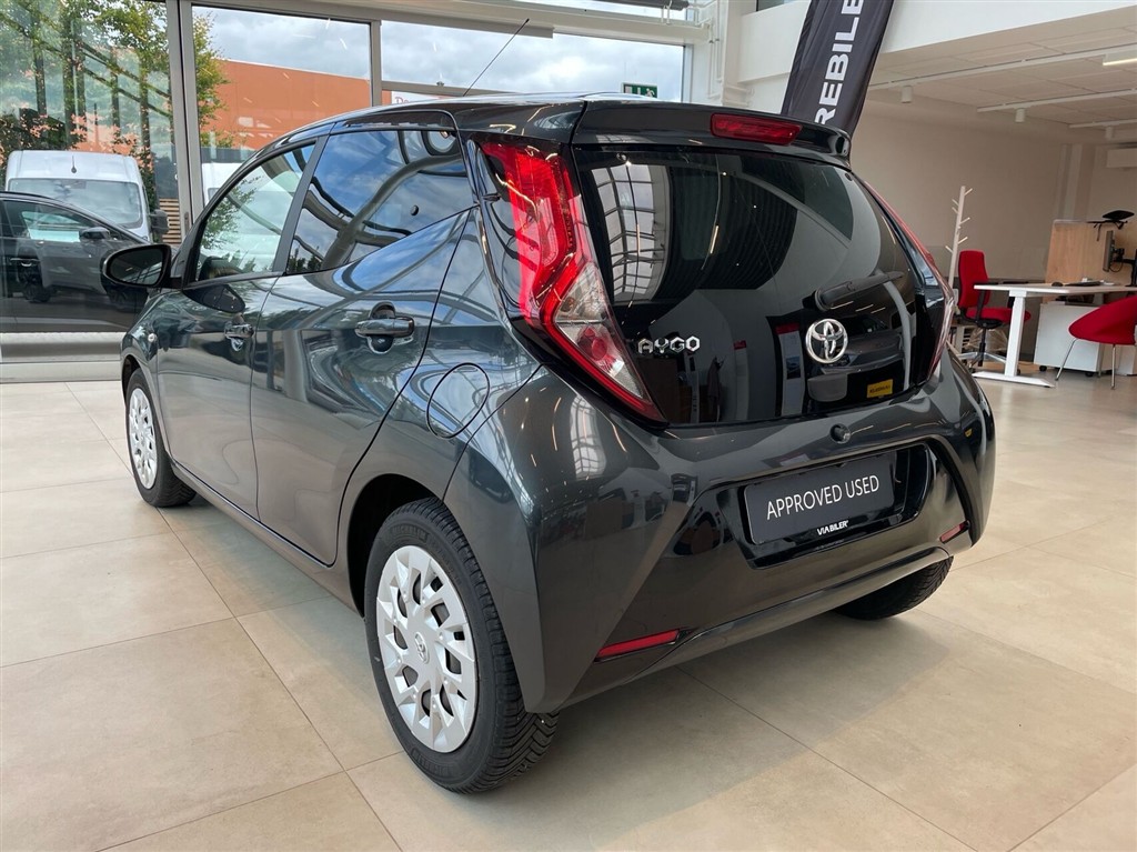 Toyota Aygo 1,0 VVT-I X-pression 72HK 5d - Image 2