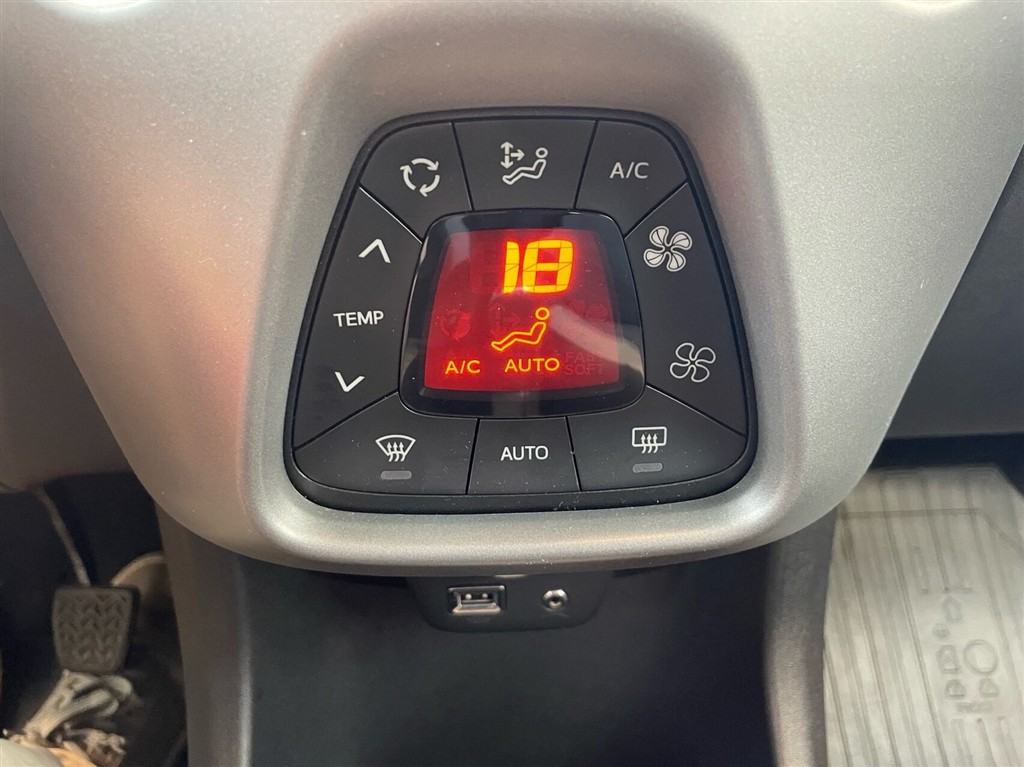 Toyota Aygo 1,0 VVT-I X-pression 72HK 5d - Image 18