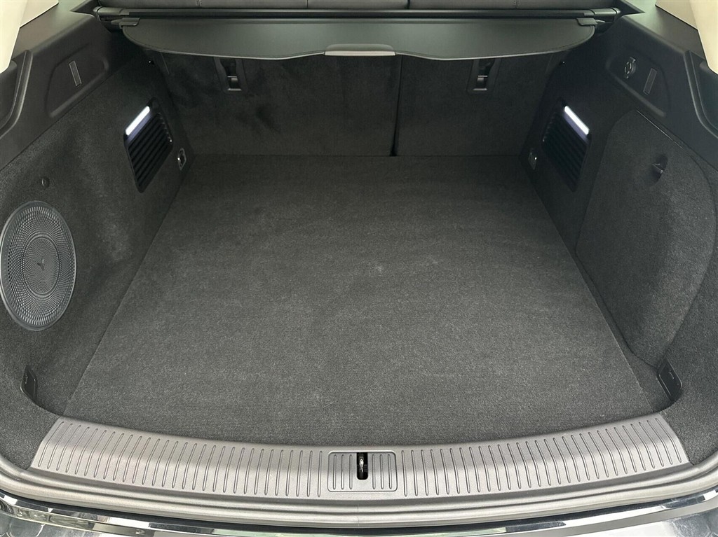 Voyah Free EL First Edition Noir AWD 489HK 5d Aut. - Image 13