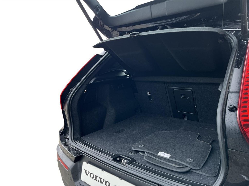 Volvo XC40 Recharge Extended Range Plus 252HK 5d Aut. - Image 11