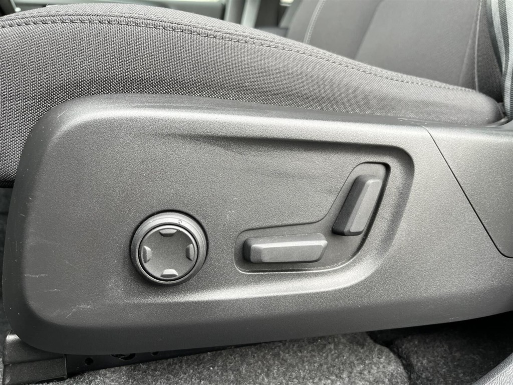 Volvo XC40 Recharge Extended Range Plus 252HK 5d Aut. - Image 13