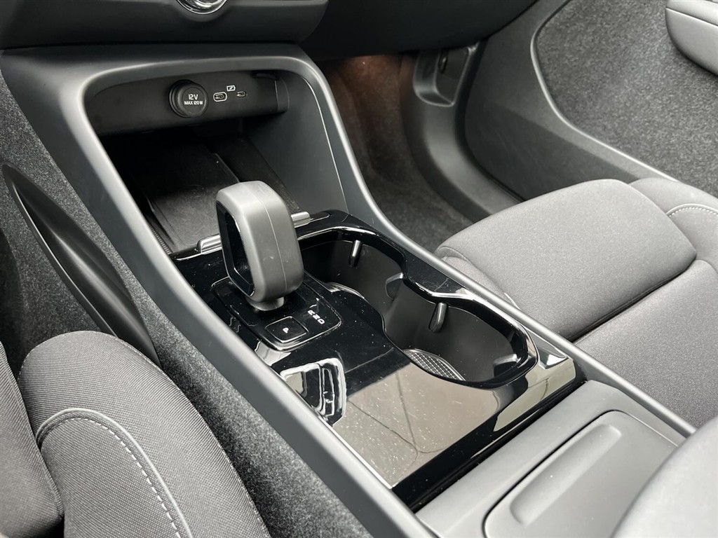 Volvo XC40 Recharge Extended Range Plus 252HK 5d Aut. - Image 14