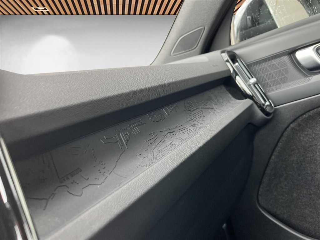 Volvo XC40 Recharge Extended Range Plus 252HK 5d Aut. - Image 19