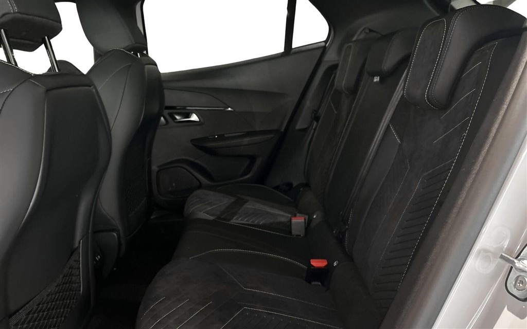 Peugeot e-2008 EL GT 156HK 5d Aut. - Image 10