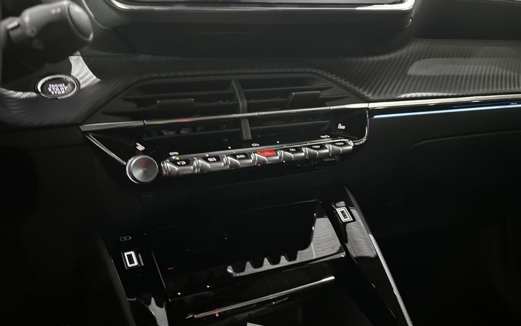Peugeot e-2008 EL GT 156HK 5d Aut. - Image 13
