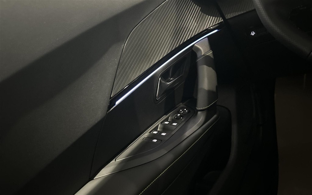 Peugeot e-2008 EL GT 156HK 5d Aut. - Image 15