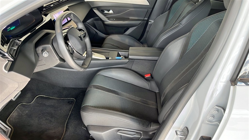 Peugeot e-308 EL First Edition 156HK 5d Aut. - Image 6
