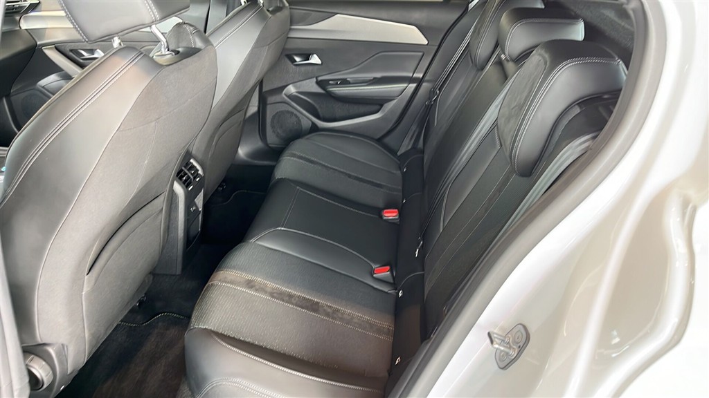 Peugeot e-308 EL First Edition 156HK 5d Aut. - Image 7