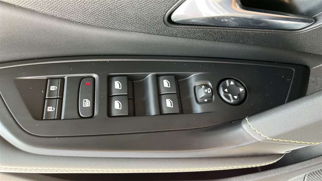 Peugeot e-308 EL First Edition 156HK 5d Aut. - Image 15