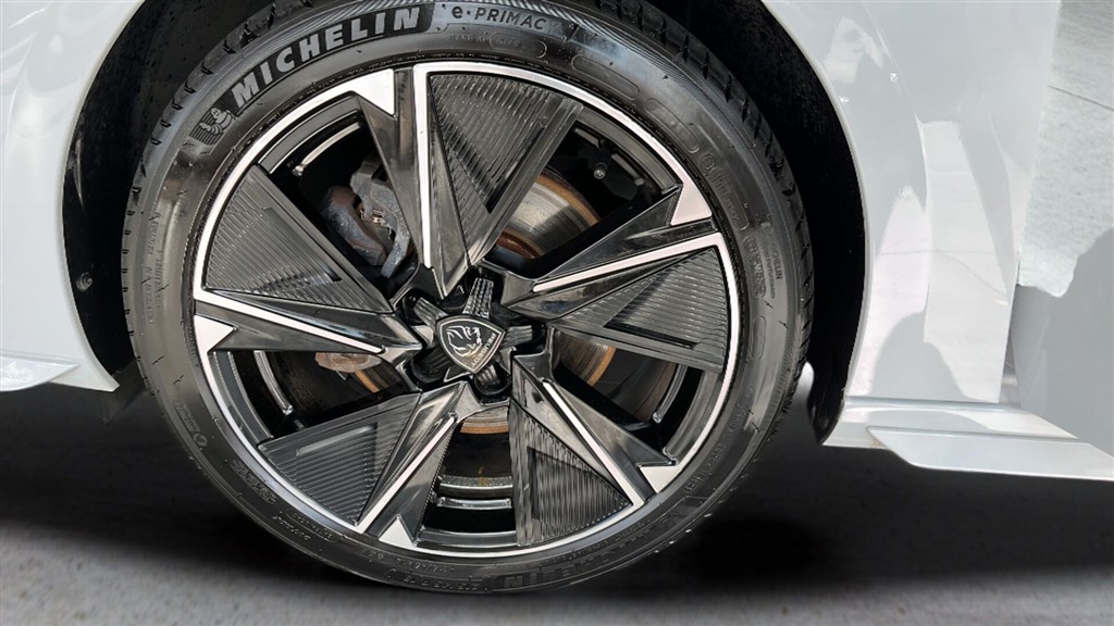Peugeot e-308 EL First Edition 156HK 5d Aut. - Image 16