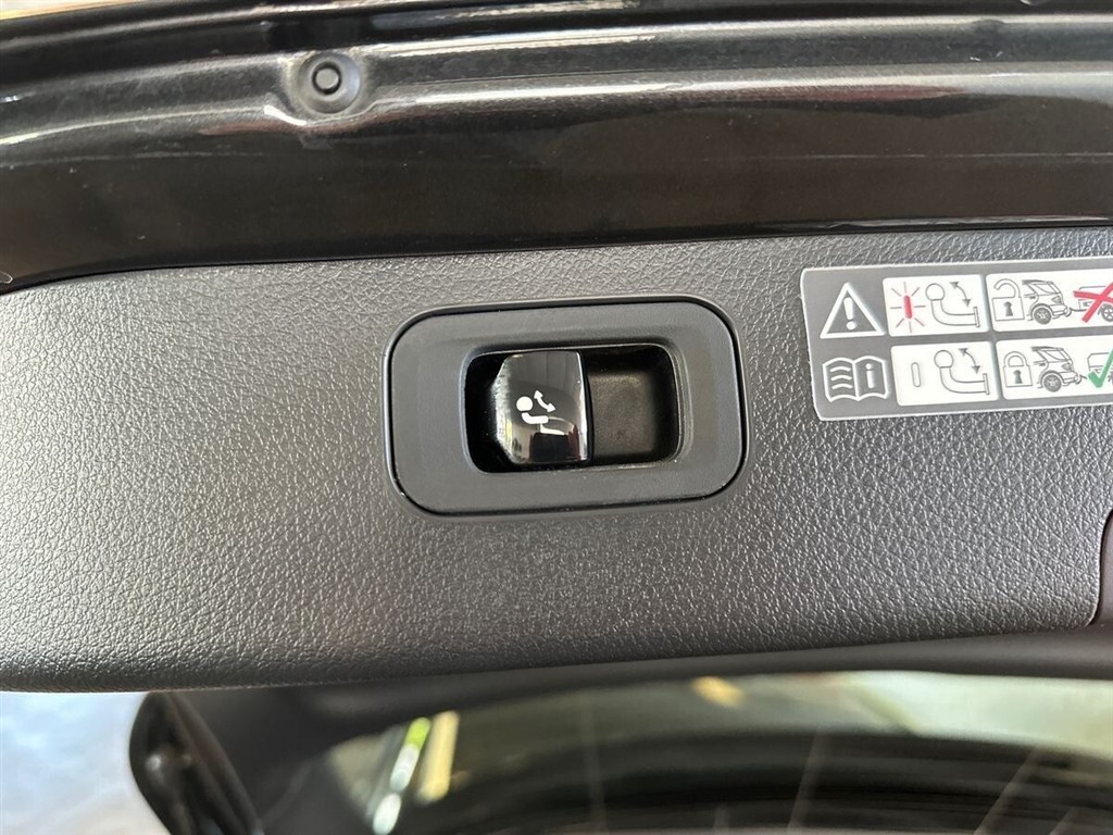 Mercedes-Benz C300 e T 2,0 Plugin-hybrid AMG Line 9G-Tronic 313HK Stc Aut. - Image 20