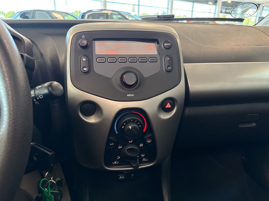 Citroën C1 1,0 VTi Scoop Airscape start/stop 68HK 5d - Image 14