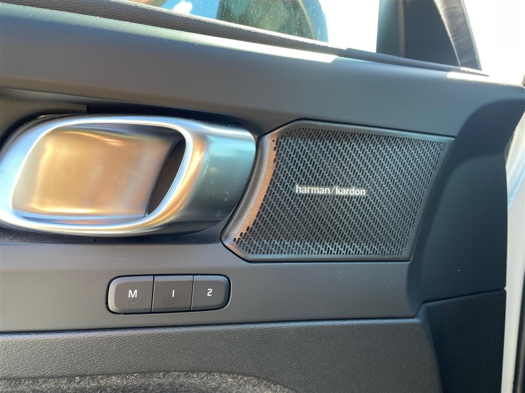 Volvo XC40 Recharge Extended Range Ultimate 252HK 5d Aut. - Image 12