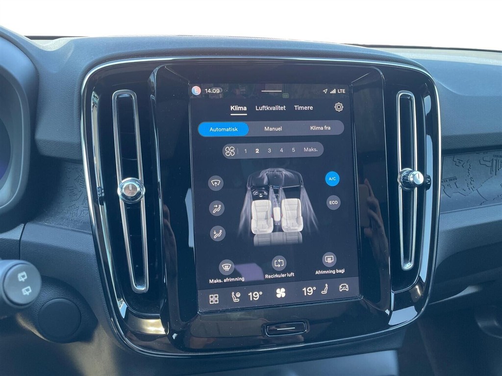 Volvo XC40 Recharge Extended Range Ultimate 252HK 5d Aut. - Image 17