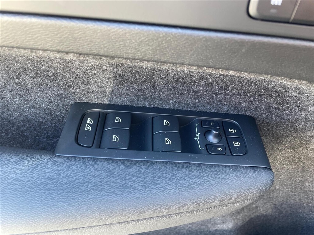 Volvo XC40 Recharge Extended Range Ultimate 252HK 5d Aut. - Image 23