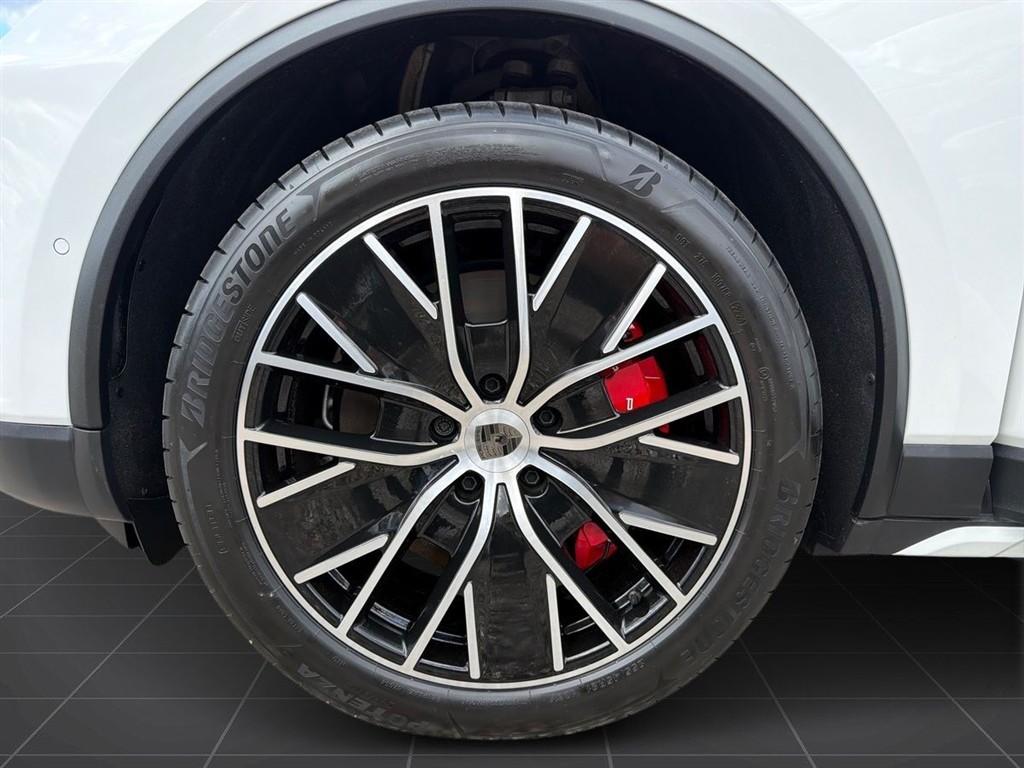 Porsche Macan Turbo EL 4WD 639HK 5d Aut. - Image 6