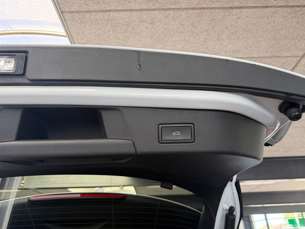 VW ID.4 EL Pro Performance 204HK 5d Aut. - Image 17