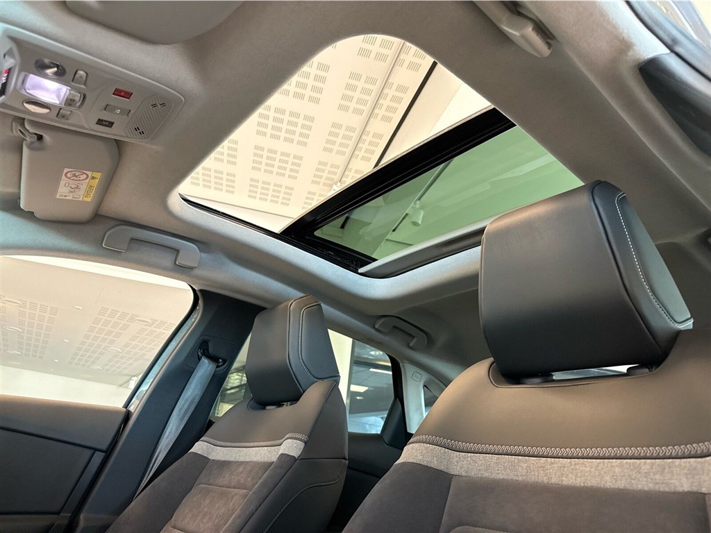 Citroën e-C4 X EL Palais Sky 136HK 5d Aut. - Image 17