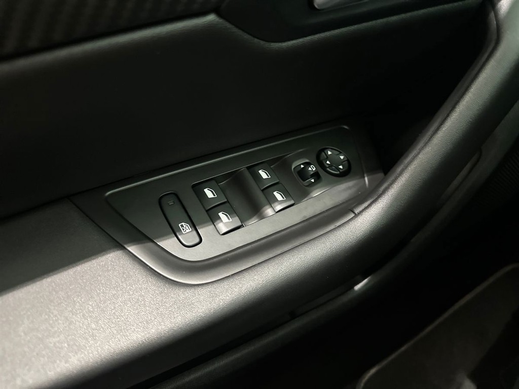 Peugeot 508 SW 1,6 Plugin-hybrid Allure Pack EAT8 225HK Stc 8g Aut. - Image 18