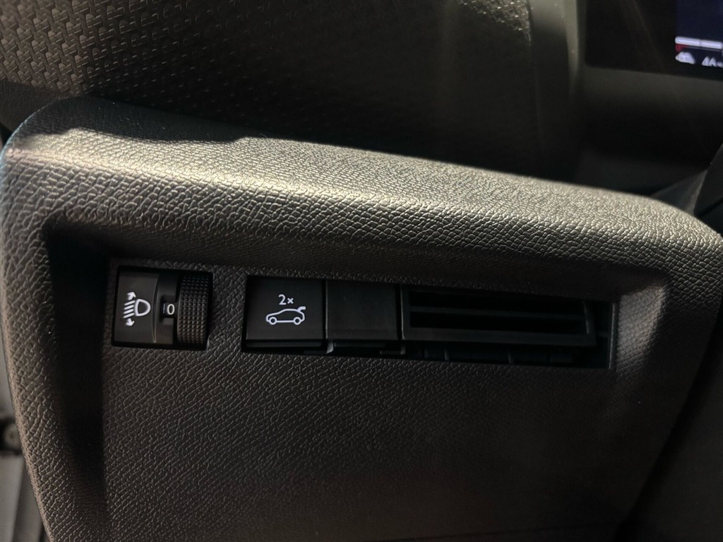 Citroën e-C4 X EL Plus 156HK 5d Aut. - Image 21