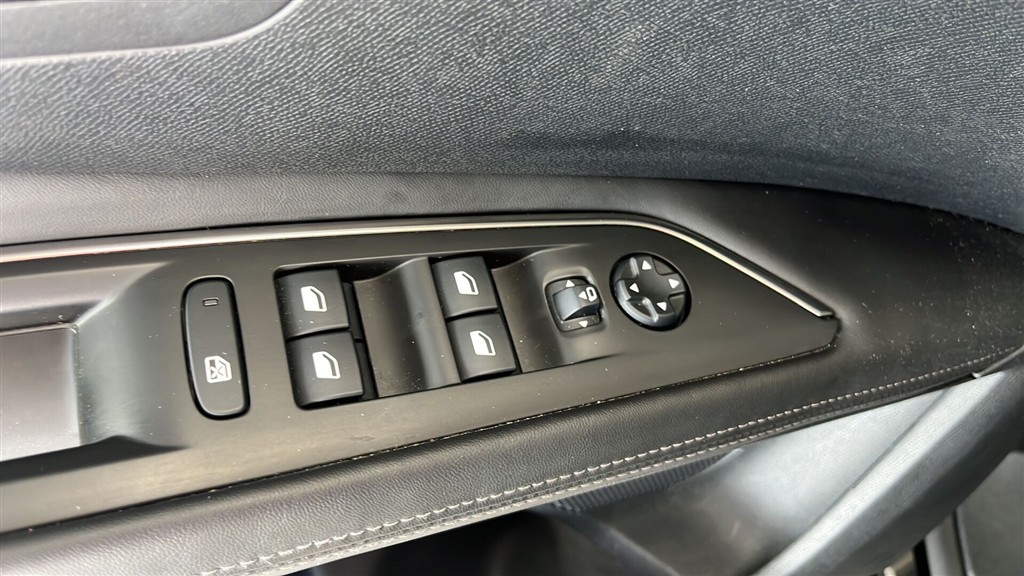 Peugeot 3008 1,2 e-THP Allure EAT6 130HK 5d 6g Aut. - Image 16