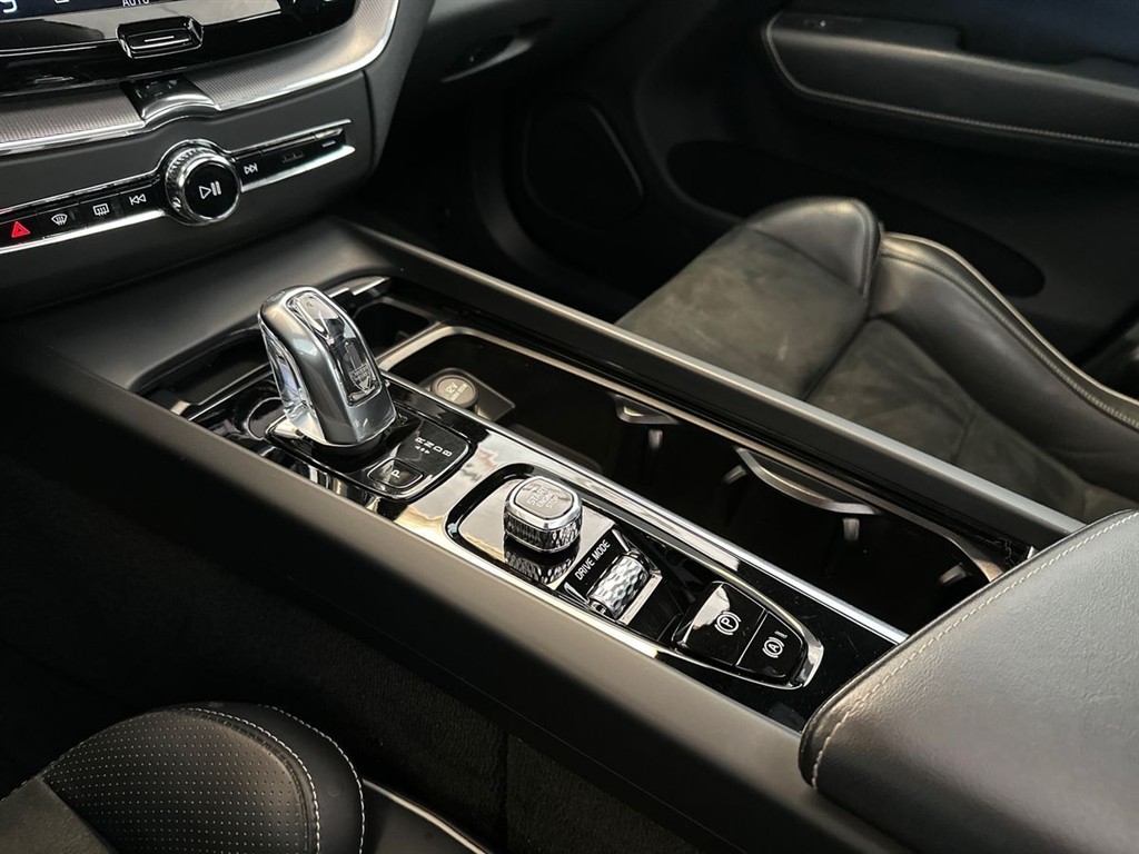 Volvo XC60 2,0 T8 Twin Engine Plugin-hybrid R-design AWD 390HK 5d 8g Aut. - Image 22