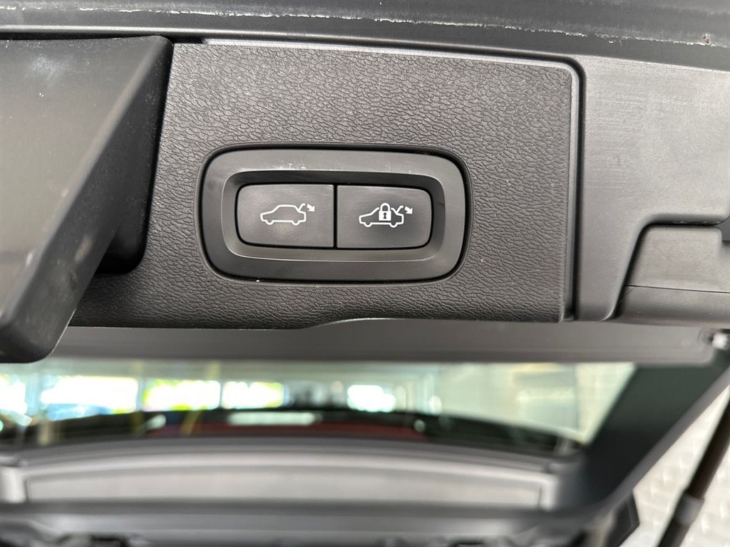 Volvo XC60 2,0 T8 Twin Engine Plugin-hybrid R-design AWD 390HK 5d 8g Aut. - Image 9