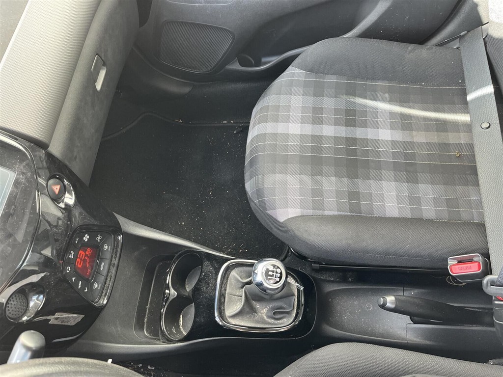 Peugeot 108 1,0 e-Vti Allure+ 72HK 5d - Image 17