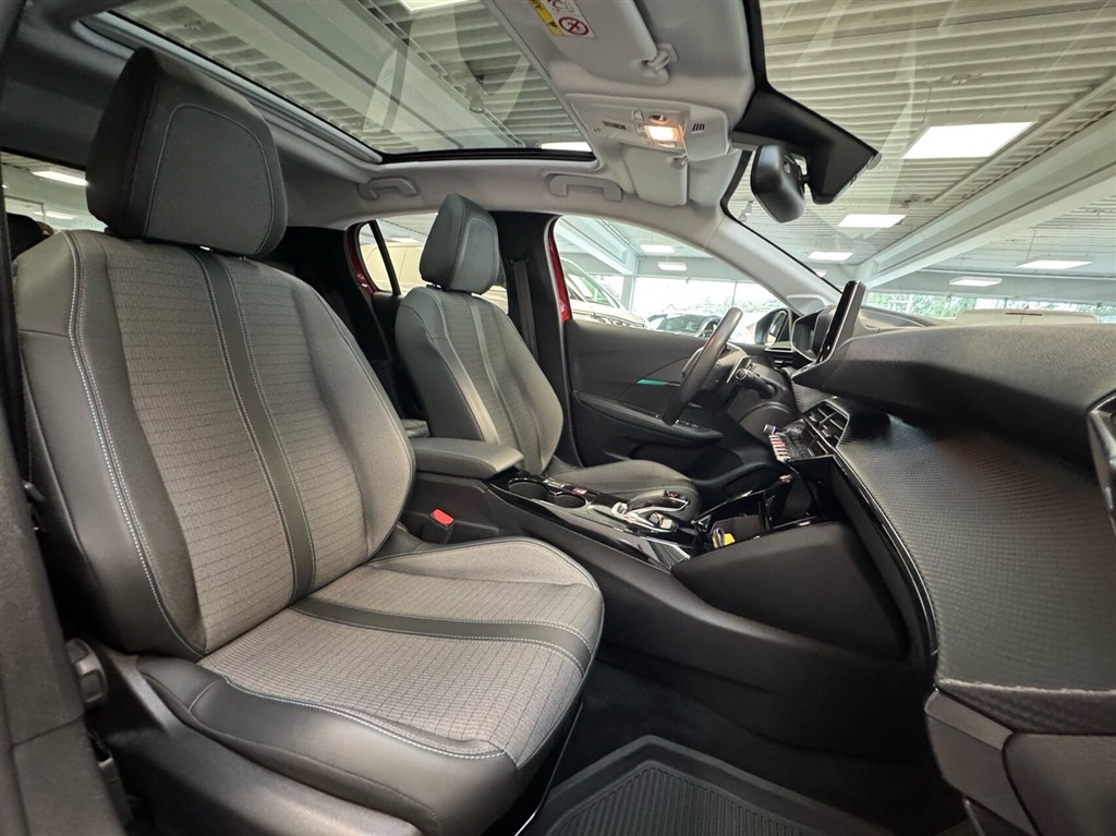 Peugeot 208 1,2 PureTech Allure Sky EAT8 100HK 5d 8g Aut. - Image 9
