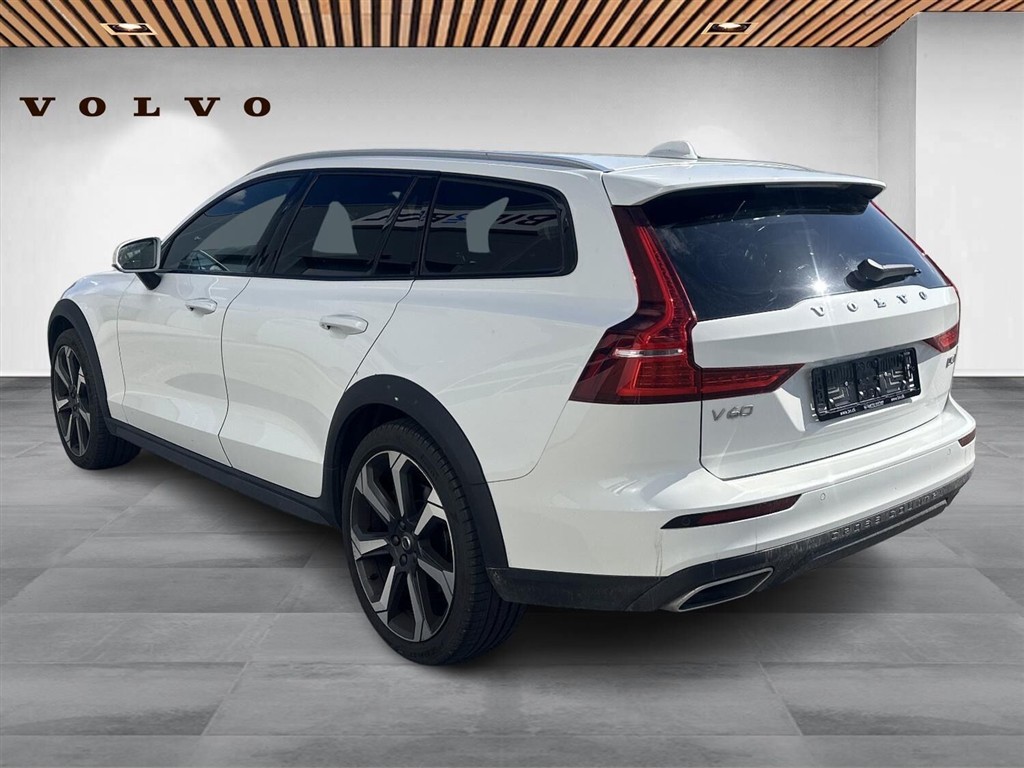 Volvo V60 Cross Country 2,0 D4 AWD 190HK Stc 8g Aut. - Image 3