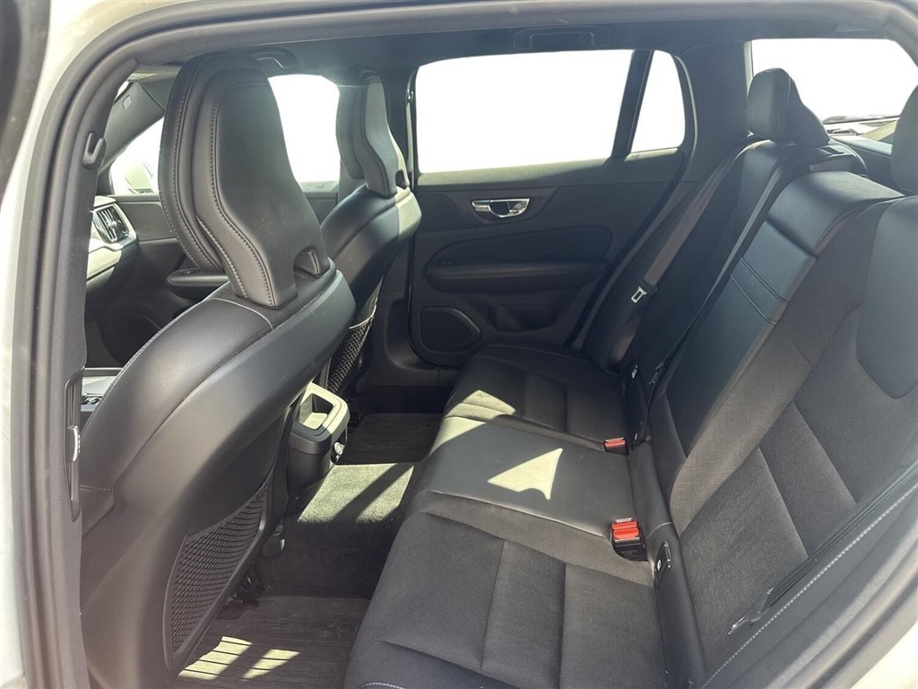 Volvo V60 Cross Country 2,0 D4 AWD 190HK Stc 8g Aut. - Image 7