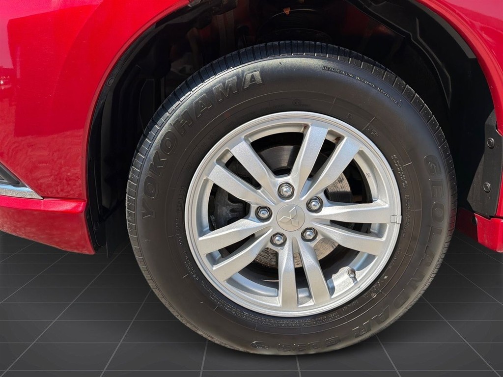 Mitsubishi Outlander 2,4 PHEV Plugin-hybrid Inform+ 4WD 224HK 5d 6g Trinl. Gear - Image 6