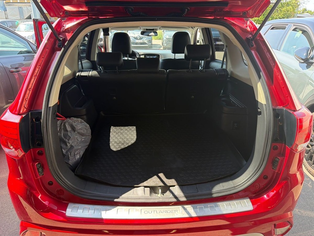 Mitsubishi Outlander 2,4 PHEV Plugin-hybrid Inform+ 4WD 224HK 5d 6g Trinl. Gear - Image 13